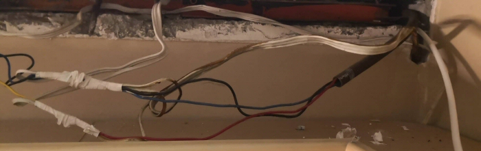 Toldozgatott, bővítgetett rendszer - nem túl bizalomgerjesztő látvány...